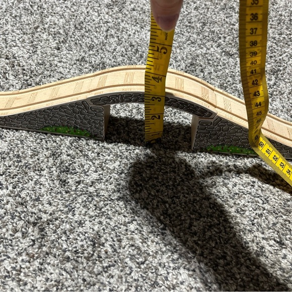 Thomas & Friends Wooden Railway Train 3-Piece Maron Arched Stone Bridge Gray - Picture 6 of 9